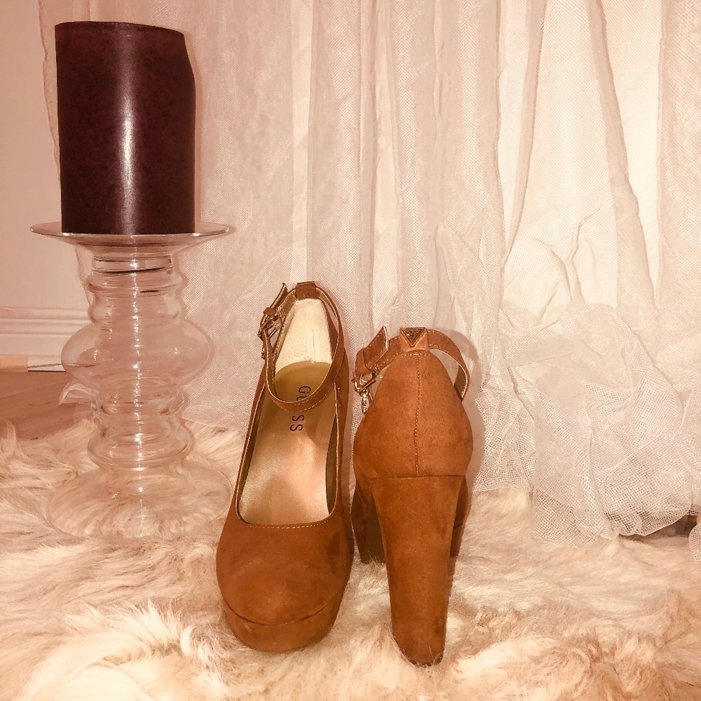 GUESS Platform Heels - Picture 2 of 4